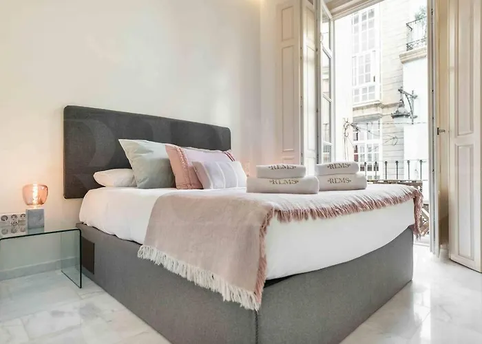 Luxurious In Center With Parking By Rems Apartment *