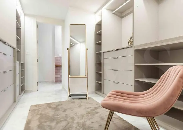 Luxurious In Center With Parking By Rems Apartment *