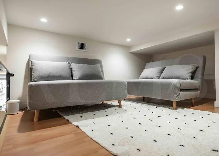 Luxurious In Center With Parking By Rems *