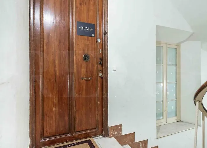 Luxurious In Center With Parking By Rems Apartment *